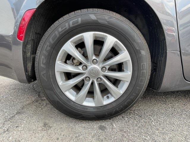 Used Chrysler Pacifica Touring L 2017 | Hillside Auto Outlet. Jamaica, New York Used Chrysler Pacifica Touring L 2017 | Hillside Auto Outlet. Jamaica, New York