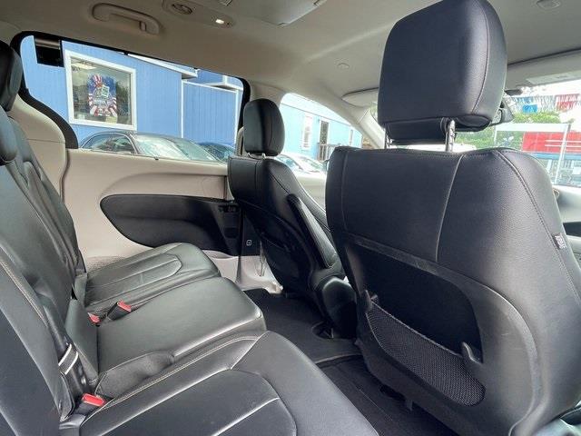 Used Chrysler Pacifica Touring L 2017 | Hillside Auto Outlet. Jamaica, New York Used Chrysler Pacifica Touring L 2017 | Hillside Auto Outlet. Jamaica, New York