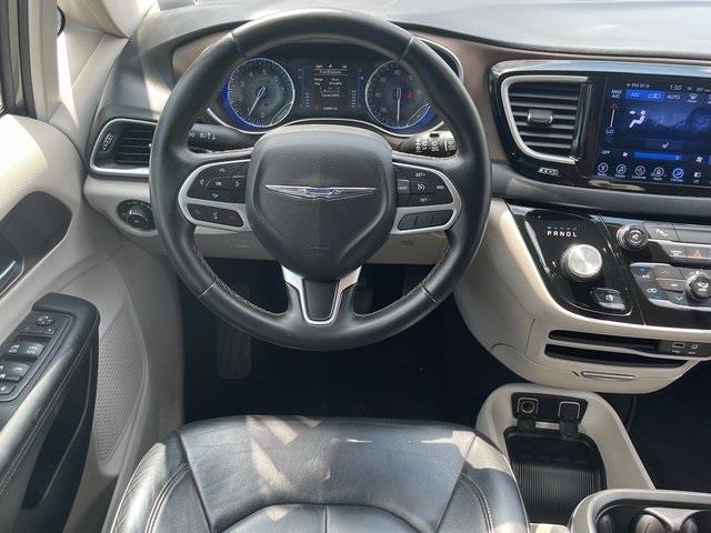 Used Chrysler Pacifica Touring L 2017 | Hillside Auto Outlet. Jamaica, New York Used Chrysler Pacifica Touring L 2017 | Hillside Auto Outlet. Jamaica, New York