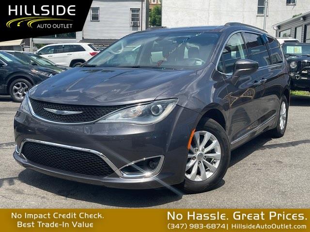 Used Chrysler Pacifica Touring L 2017 | Hillside Auto Outlet. Jamaica, New York Used Chrysler Pacifica Touring L 2017 | Hillside Auto Outlet. Jamaica, New York