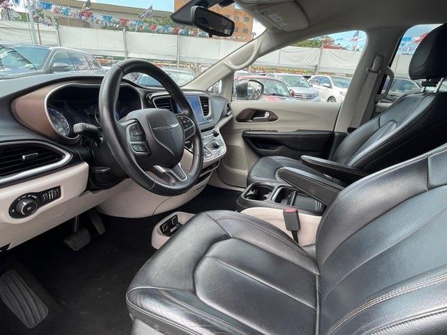 Used Chrysler Pacifica Touring L 2017 | Hillside Auto Outlet. Jamaica, New York Used Chrysler Pacifica Touring L 2017 | Hillside Auto Outlet. Jamaica, New York