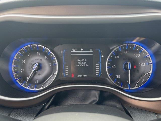 Used Chrysler Pacifica Touring L 2017 | Hillside Auto Outlet. Jamaica, New York Used Chrysler Pacifica Touring L 2017 | Hillside Auto Outlet. Jamaica, New York