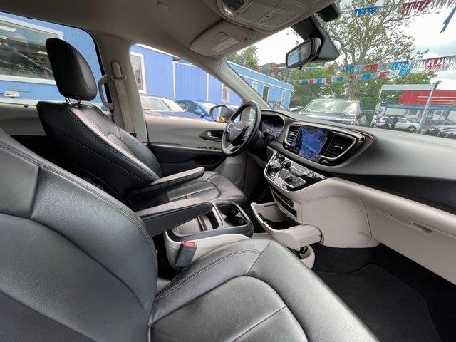 Used Chrysler Pacifica Touring L 2017 | Hillside Auto Outlet. Jamaica, New York Used Chrysler Pacifica Touring L 2017 | Hillside Auto Outlet. Jamaica, New York