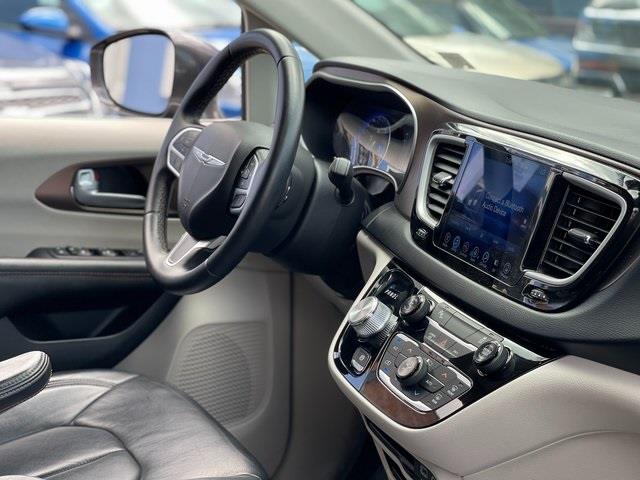 Used Chrysler Pacifica Touring L 2017 | Hillside Auto Outlet. Jamaica, New York Used Chrysler Pacifica Touring L 2017 | Hillside Auto Outlet. Jamaica, New York