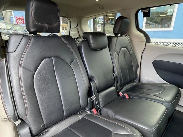 Used Chrysler Pacifica Touring L 2017 | Hillside Auto Outlet. Jamaica, New York Used Chrysler Pacifica Touring L 2017 | Hillside Auto Outlet. Jamaica, New York