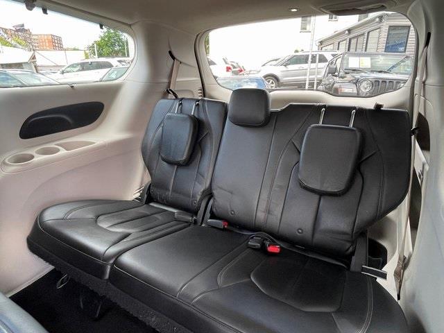Used Chrysler Pacifica Touring L 2017 | Hillside Auto Outlet. Jamaica, New York Used Chrysler Pacifica Touring L 2017 | Hillside Auto Outlet. Jamaica, New York