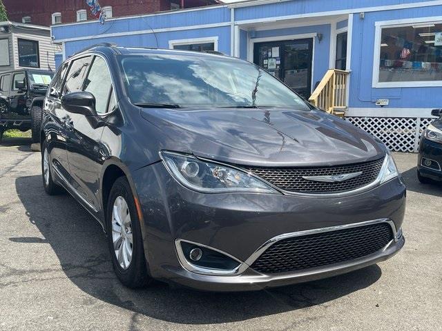 Used Chrysler Pacifica Touring L 2017 | Hillside Auto Outlet. Jamaica, New York Used Chrysler Pacifica Touring L 2017 | Hillside Auto Outlet. Jamaica, New York