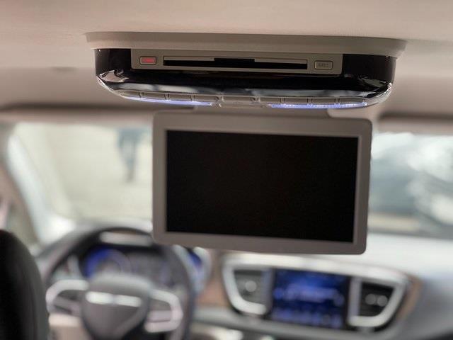 Used Chrysler Pacifica Touring L 2017 | Hillside Auto Outlet. Jamaica, New York Used Chrysler Pacifica Touring L 2017 | Hillside Auto Outlet. Jamaica, New York