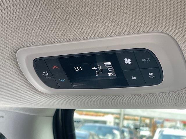 Used Chrysler Pacifica Touring L 2017 | Hillside Auto Outlet. Jamaica, New York Used Chrysler Pacifica Touring L 2017 | Hillside Auto Outlet. Jamaica, New York