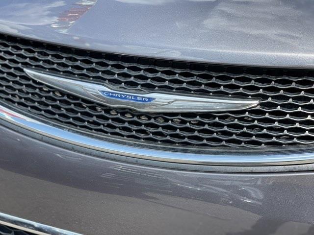 Used Chrysler Pacifica Touring L 2017 | Hillside Auto Outlet. Jamaica, New York Used Chrysler Pacifica Touring L 2017 | Hillside Auto Outlet. Jamaica, New York
