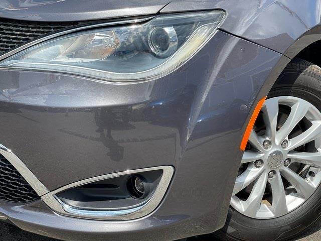Used Chrysler Pacifica Touring L 2017 | Hillside Auto Outlet. Jamaica, New York Used Chrysler Pacifica Touring L 2017 | Hillside Auto Outlet. Jamaica, New York