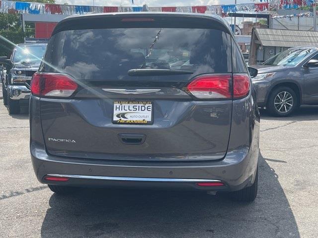Used Chrysler Pacifica Touring L 2017 | Hillside Auto Outlet. Jamaica, New York Used Chrysler Pacifica Touring L 2017 | Hillside Auto Outlet. Jamaica, New York