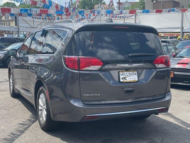 Used Chrysler Pacifica Touring L 2017 | Hillside Auto Outlet. Jamaica, New York Used Chrysler Pacifica Touring L 2017 | Hillside Auto Outlet. Jamaica, New York