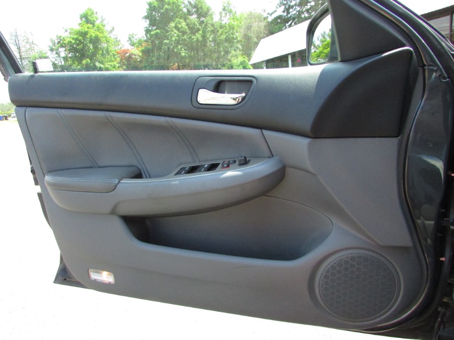 Used Honda Accord Sdn EX-L AT 2005 | United Auto Sales of E Windsor, Inc. East Windsor, Connecticut Used Honda Accord Sdn EX-L AT 2005 | United Auto Sales of E Windsor, Inc. East Windsor, Connecticut