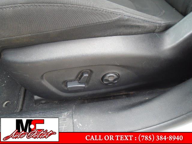 2016 Chrysler 200 4dr Sdn Limited FWD, available for sale in Colby, Kansas | M C Auto Outlet Inc. Colby, Kansas 2016 Chrysler 200 4dr Sdn Limited FWD, available for sale in Colby, Kansas | M C Auto Outlet Inc. Colby, Kansas