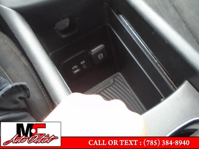 2016 Chrysler 200 4dr Sdn Limited FWD, available for sale in Colby, Kansas | M C Auto Outlet Inc. Colby, Kansas 2016 Chrysler 200 4dr Sdn Limited FWD, available for sale in Colby, Kansas | M C Auto Outlet Inc. Colby, Kansas