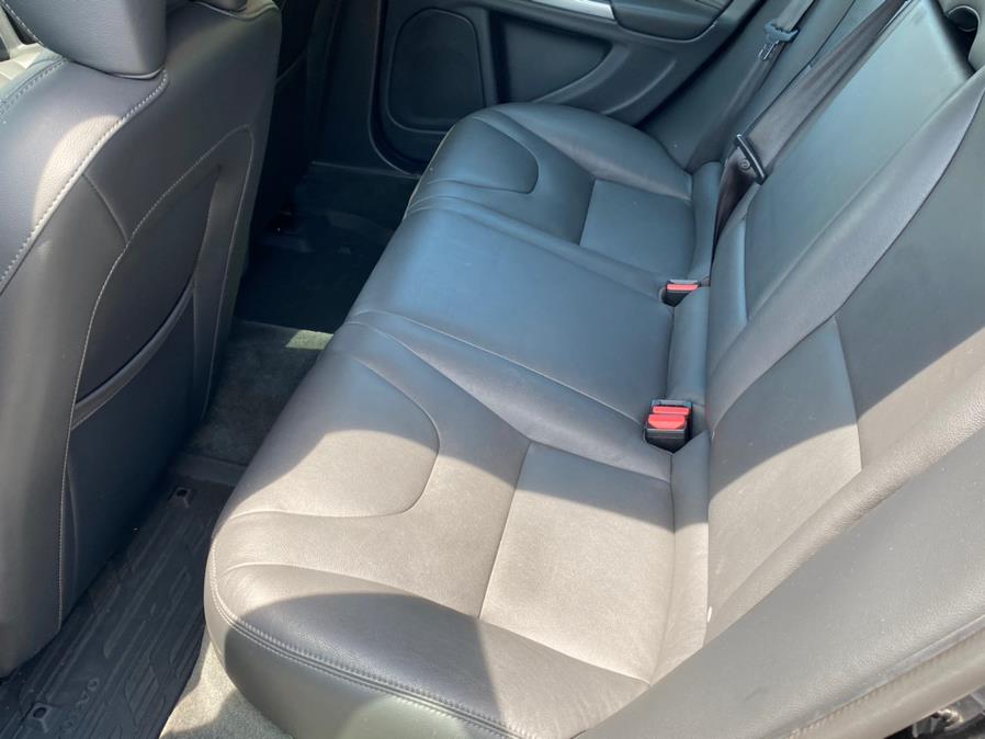 Used Volvo V60 4dr Wgn T5 Drive-E Platinum FWD 2015 | Lava Motors 2 Inc. Canton, Connecticut Used Volvo V60 4dr Wgn T5 Drive-E Platinum FWD 2015 | Lava Motors 2 Inc. Canton, Connecticut