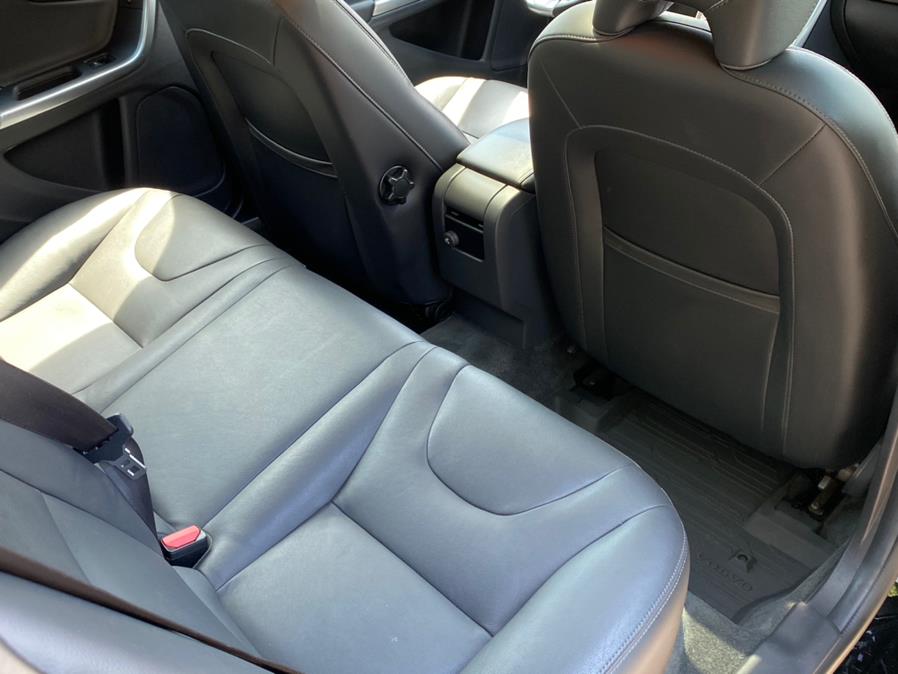 Used Volvo V60 4dr Wgn T5 Drive-E Platinum FWD 2015 | Lava Motors 2 Inc. Canton, Connecticut Used Volvo V60 4dr Wgn T5 Drive-E Platinum FWD 2015 | Lava Motors 2 Inc. Canton, Connecticut
