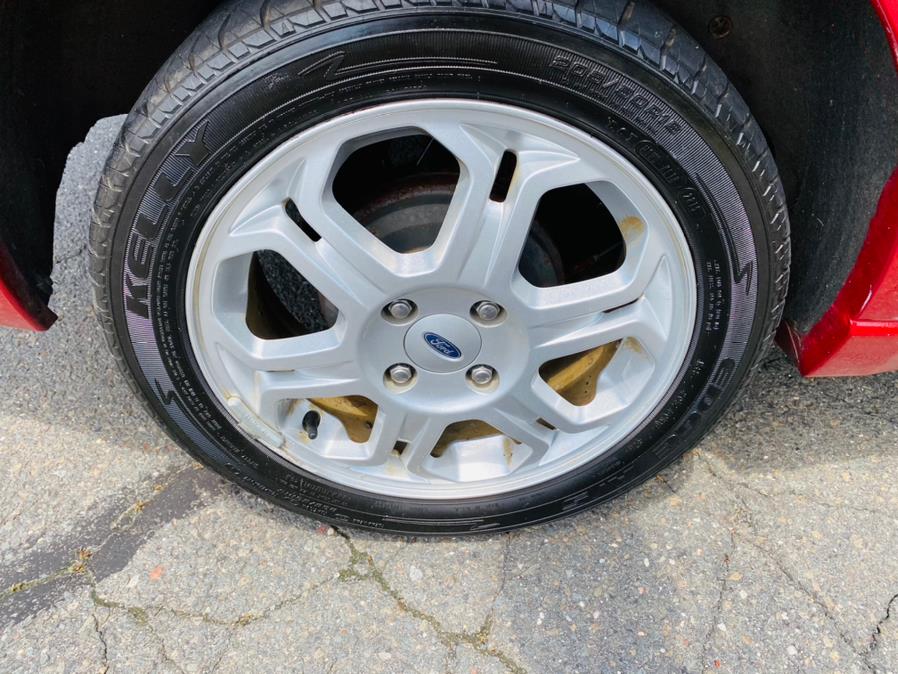 Used Ford Focus 4dr Sdn SES 2009 | Supreme Automotive. New Britain, Connecticut Used Ford Focus 4dr Sdn SES 2009 | Supreme Automotive. New Britain, Connecticut