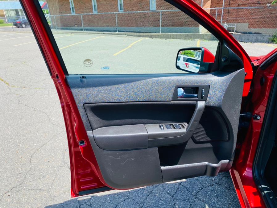 Used Ford Focus 4dr Sdn SES 2009 | Supreme Automotive. New Britain, Connecticut Used Ford Focus 4dr Sdn SES 2009 | Supreme Automotive. New Britain, Connecticut