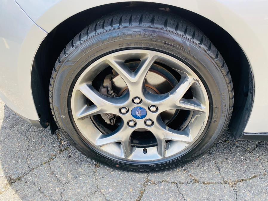 Used Ford Focus 5dr HB SE 2013 | Supreme Automotive. New Britain, Connecticut Used Ford Focus 5dr HB SE 2013 | Supreme Automotive. New Britain, Connecticut