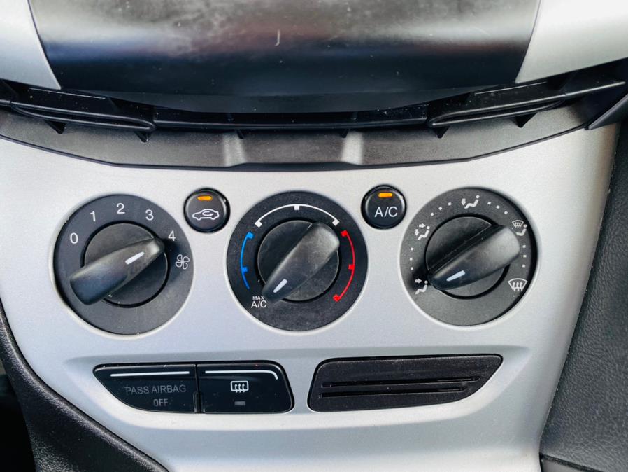 Used Ford Focus 5dr HB SE 2013 | Supreme Automotive. New Britain, Connecticut Used Ford Focus 5dr HB SE 2013 | Supreme Automotive. New Britain, Connecticut