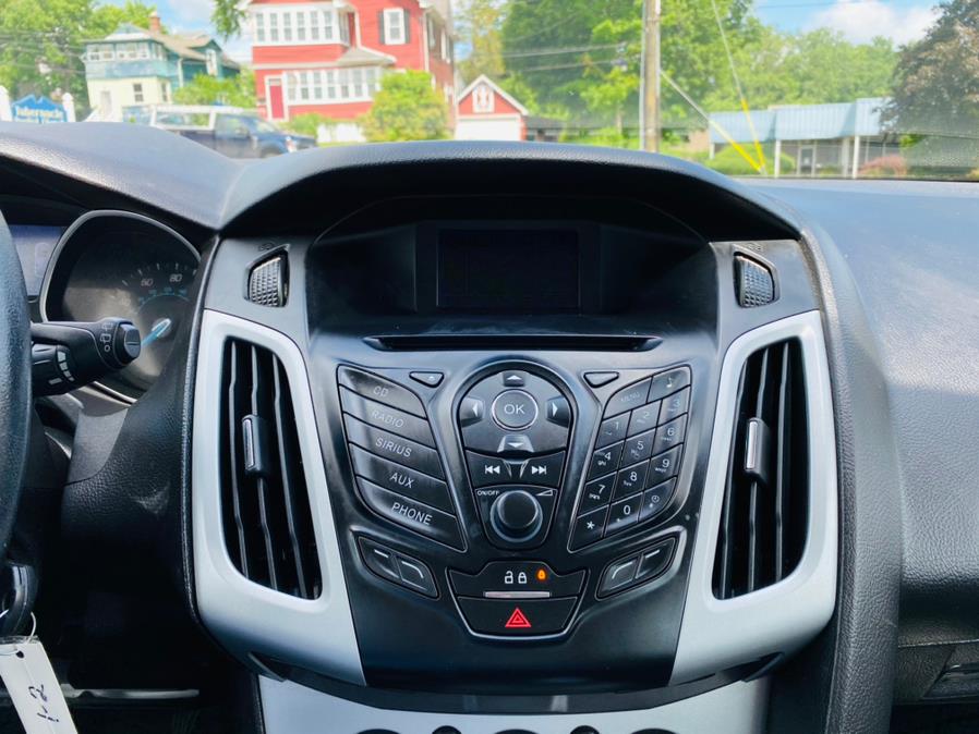 Used Ford Focus 5dr HB SE 2013 | Supreme Automotive. New Britain, Connecticut Used Ford Focus 5dr HB SE 2013 | Supreme Automotive. New Britain, Connecticut