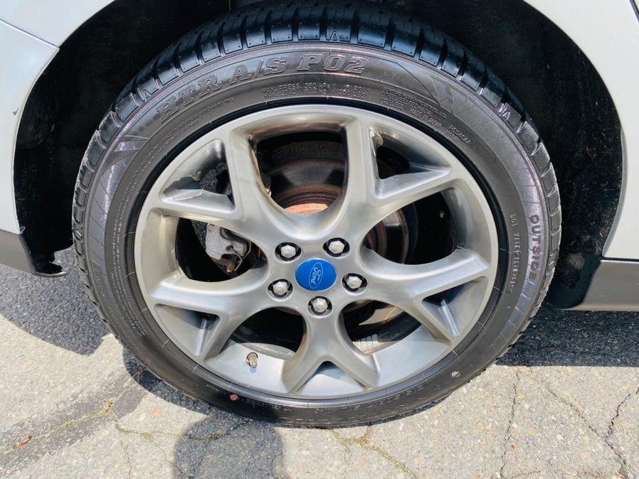 Used Ford Focus 5dr HB SE 2013 | Supreme Automotive. New Britain, Connecticut Used Ford Focus 5dr HB SE 2013 | Supreme Automotive. New Britain, Connecticut
