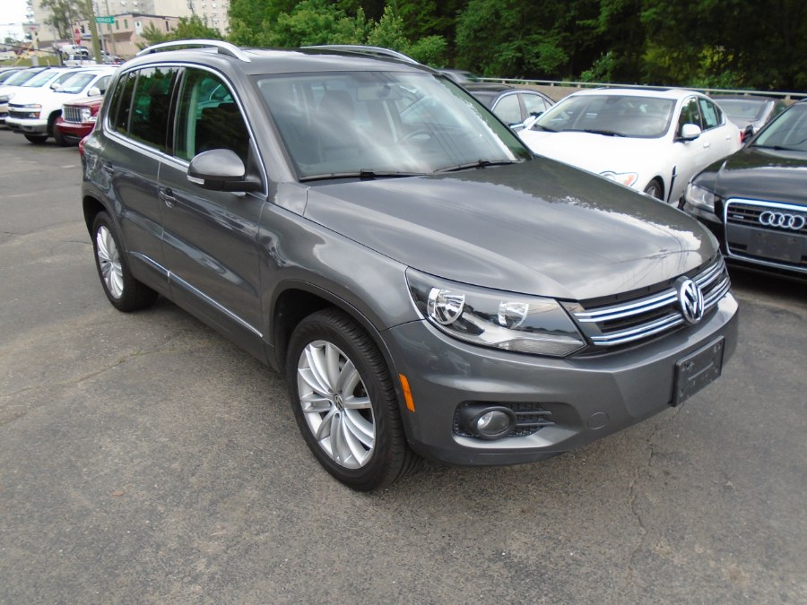 2013 Volkswagen Tiguan 4WD 4dr Auto SE w/Sunroof & Nav *Ltd Avail*, available for sale in Waterbury, Connecticut | Jim Juliani Motors. Waterbury, Connecticut