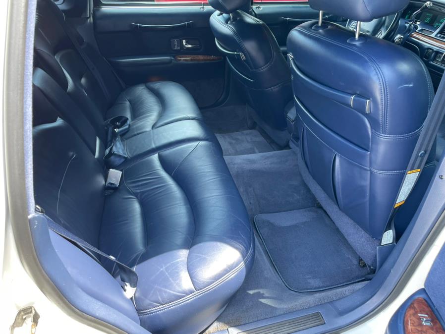 1995 Lincoln Town Car 4dr Sedan Signature, available for sale in Milford, Connecticut | Chip's Auto Sales Inc. Milford, Connecticut 1995 Lincoln Town Car 4dr Sedan Signature, available for sale in Milford, Connecticut | Chip's Auto Sales Inc. Milford, Connecticut