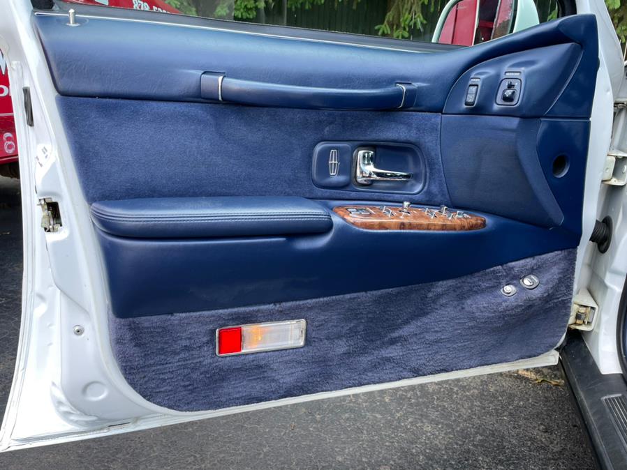 1995 Lincoln Town Car 4dr Sedan Signature, available for sale in Milford, Connecticut | Chip's Auto Sales Inc. Milford, Connecticut 1995 Lincoln Town Car 4dr Sedan Signature, available for sale in Milford, Connecticut | Chip's Auto Sales Inc. Milford, Connecticut