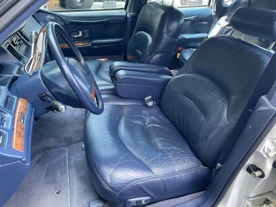 1995 Lincoln Town Car 4dr Sedan Signature, available for sale in Milford, Connecticut | Chip's Auto Sales Inc. Milford, Connecticut 1995 Lincoln Town Car 4dr Sedan Signature, available for sale in Milford, Connecticut | Chip's Auto Sales Inc. Milford, Connecticut