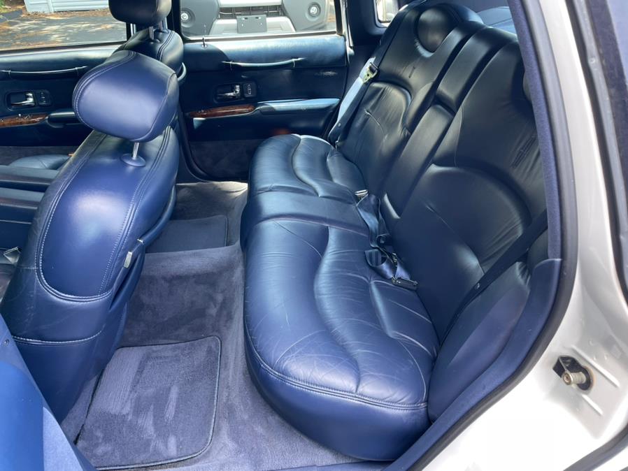 1995 Lincoln Town Car 4dr Sedan Signature, available for sale in Milford, Connecticut | Chip's Auto Sales Inc. Milford, Connecticut 1995 Lincoln Town Car 4dr Sedan Signature, available for sale in Milford, Connecticut | Chip's Auto Sales Inc. Milford, Connecticut
