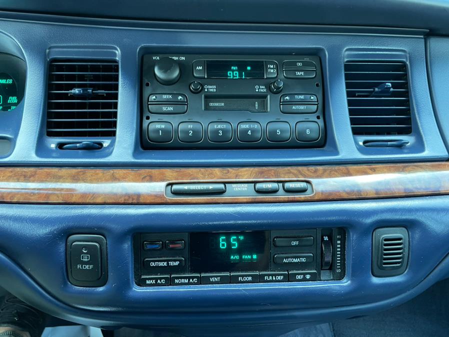 1995 Lincoln Town Car 4dr Sedan Signature, available for sale in Milford, Connecticut | Chip's Auto Sales Inc. Milford, Connecticut 1995 Lincoln Town Car 4dr Sedan Signature, available for sale in Milford, Connecticut | Chip's Auto Sales Inc. Milford, Connecticut