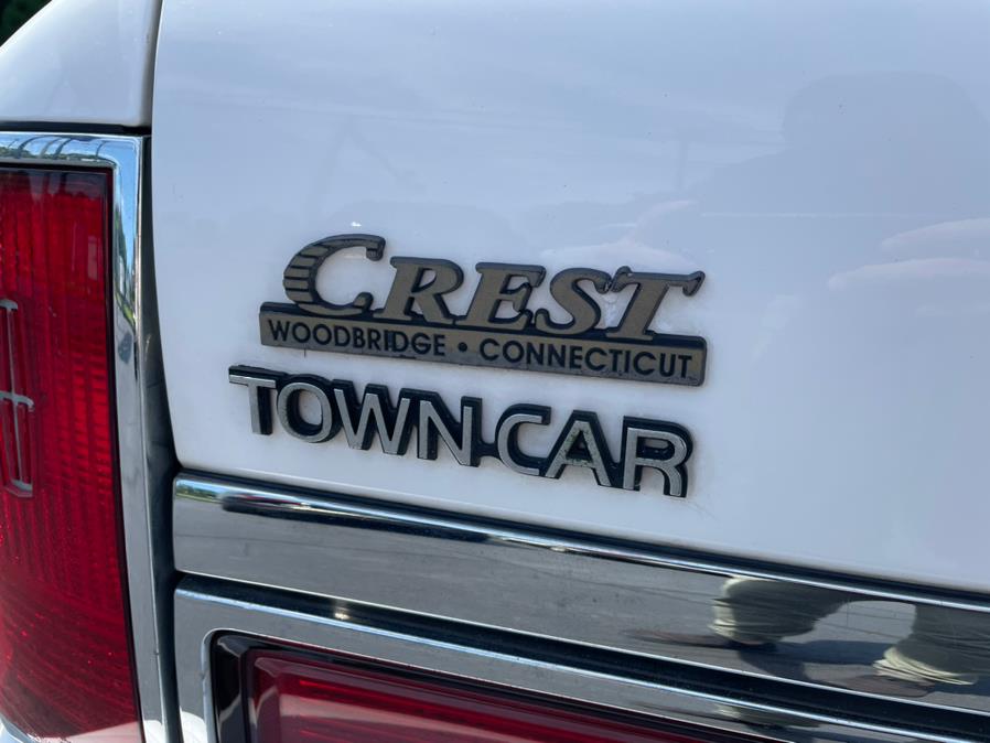 1995 Lincoln Town Car 4dr Sedan Signature, available for sale in Milford, Connecticut | Chip's Auto Sales Inc. Milford, Connecticut 1995 Lincoln Town Car 4dr Sedan Signature, available for sale in Milford, Connecticut | Chip's Auto Sales Inc. Milford, Connecticut