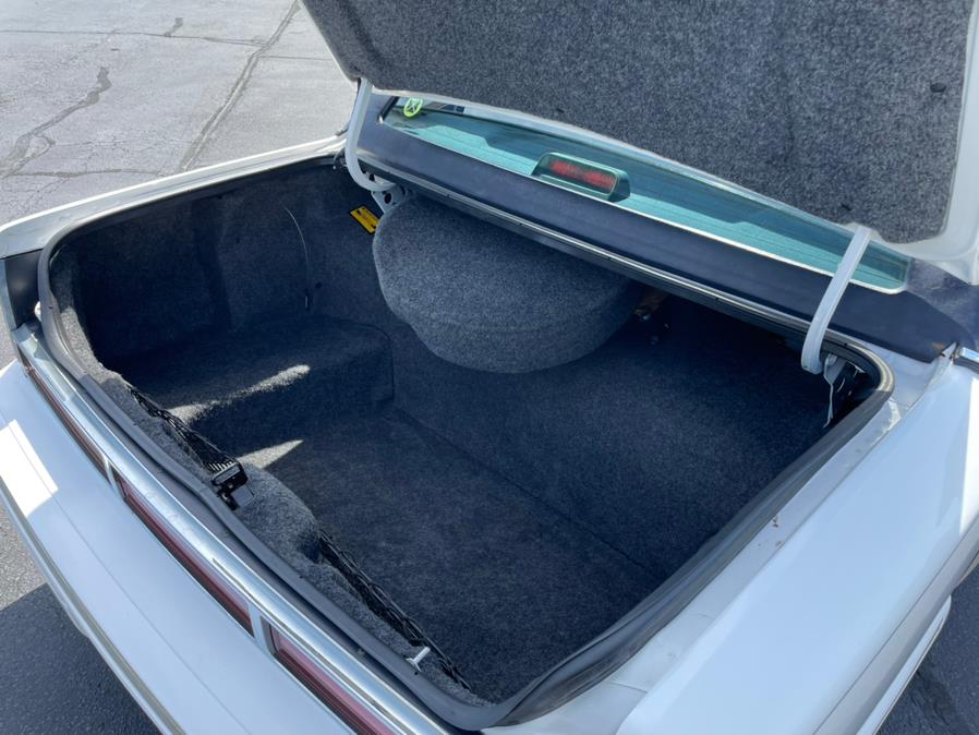 1995 Lincoln Town Car 4dr Sedan Signature, available for sale in Milford, Connecticut | Chip's Auto Sales Inc. Milford, Connecticut 1995 Lincoln Town Car 4dr Sedan Signature, available for sale in Milford, Connecticut | Chip's Auto Sales Inc. Milford, Connecticut