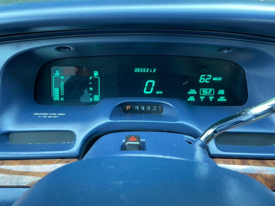 1995 Lincoln Town Car 4dr Sedan Signature, available for sale in Milford, Connecticut | Chip's Auto Sales Inc. Milford, Connecticut 1995 Lincoln Town Car 4dr Sedan Signature, available for sale in Milford, Connecticut | Chip's Auto Sales Inc. Milford, Connecticut