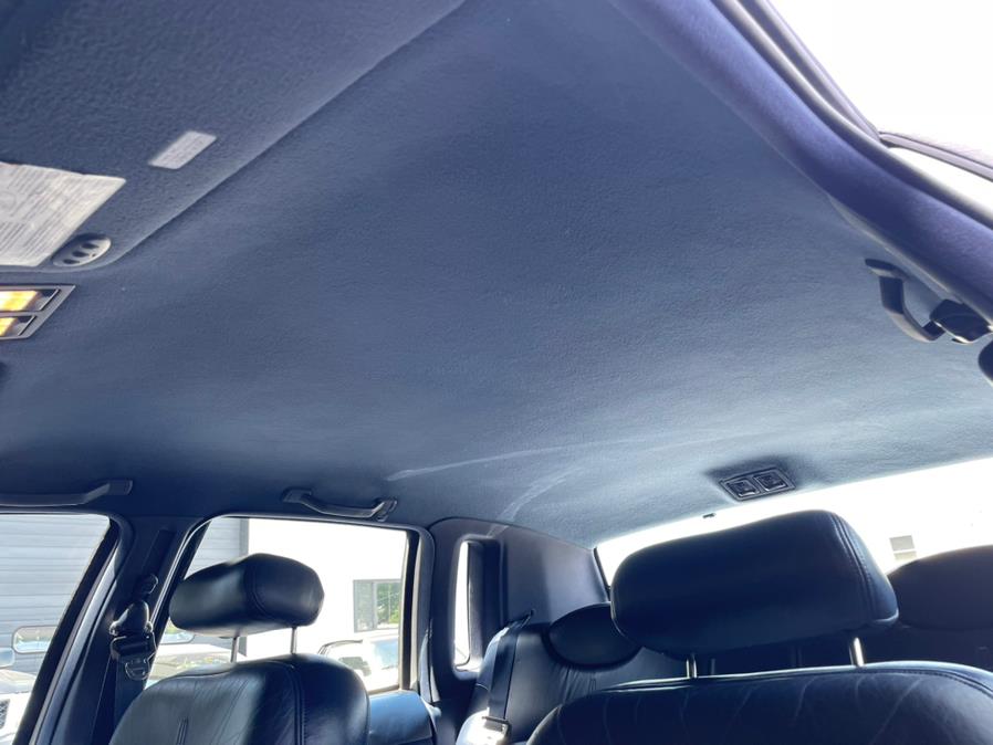 1995 Lincoln Town Car 4dr Sedan Signature, available for sale in Milford, Connecticut | Chip's Auto Sales Inc. Milford, Connecticut 1995 Lincoln Town Car 4dr Sedan Signature, available for sale in Milford, Connecticut | Chip's Auto Sales Inc. Milford, Connecticut