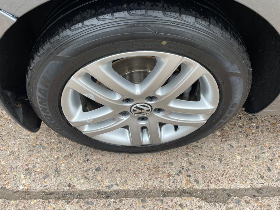 2011 Volkswagen Jetta SportWagen 4dr DSG TDI, available for sale in Manchester, Connecticut | Carsonmain LLC. Manchester, Connecticut 2011 Volkswagen Jetta SportWagen 4dr DSG TDI, available for sale in Manchester, Connecticut | Carsonmain LLC. Manchester, Connecticut