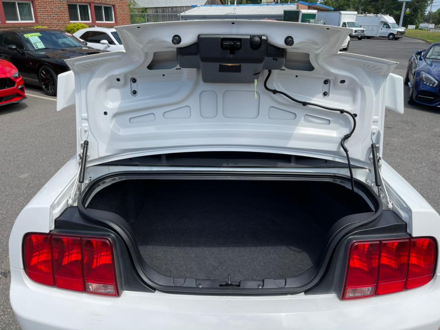 2006 Ford Mustang 2dr Cpe GT Deluxe, available for sale in South Windsor, Connecticut | Mike And Tony Auto Sales, Inc. South Windsor, Connecticut 2006 Ford Mustang 2dr Cpe GT Deluxe, available for sale in South Windsor, Connecticut | Mike And Tony Auto Sales, Inc. South Windsor, Connecticut
