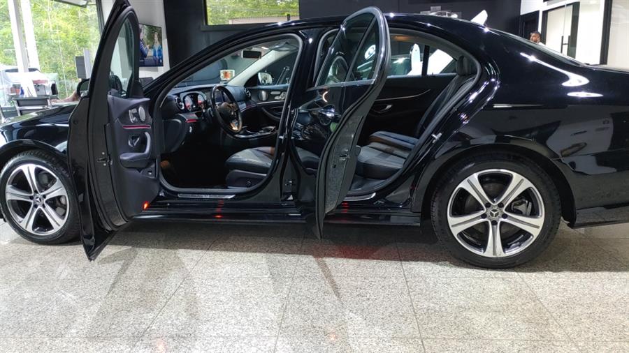 Used Mercedes-Benz E-Class E 300 4MATIC Sedan 2018 | Dream Car Gallery. Woodbury, New York Used Mercedes-Benz E-Class E 300 4MATIC Sedan 2018 | Dream Car Gallery. Woodbury, New York