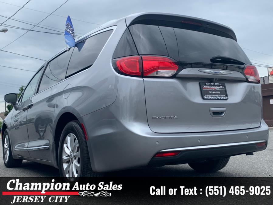 2018 Chrysler Pacifica Touring L FWD, available for sale in Jersey City, New Jersey | Champion Auto Sales. Jersey City, New Jersey 2018 Chrysler Pacifica Touring L FWD, available for sale in Jersey City, New Jersey | Champion Auto Sales. Jersey City, New Jersey