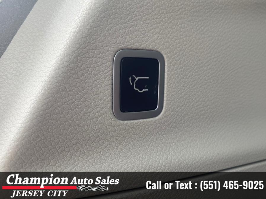 2018 Chrysler Pacifica Touring L FWD, available for sale in Jersey City, New Jersey | Champion Auto Sales. Jersey City, New Jersey 2018 Chrysler Pacifica Touring L FWD, available for sale in Jersey City, New Jersey | Champion Auto Sales. Jersey City, New Jersey