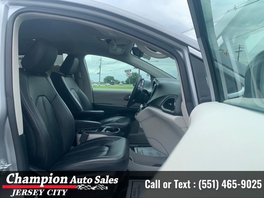 2018 Chrysler Pacifica Touring L FWD, available for sale in Jersey City, New Jersey | Champion Auto Sales. Jersey City, New Jersey 2018 Chrysler Pacifica Touring L FWD, available for sale in Jersey City, New Jersey | Champion Auto Sales. Jersey City, New Jersey