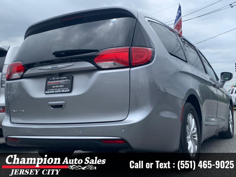2018 Chrysler Pacifica Touring L FWD, available for sale in Jersey City, New Jersey | Champion Auto Sales. Jersey City, New Jersey 2018 Chrysler Pacifica Touring L FWD, available for sale in Jersey City, New Jersey | Champion Auto Sales. Jersey City, New Jersey