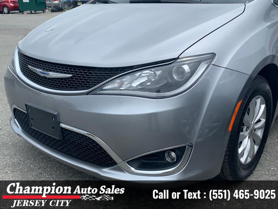 2018 Chrysler Pacifica Touring L FWD, available for sale in Jersey City, New Jersey | Champion Auto Sales. Jersey City, New Jersey 2018 Chrysler Pacifica Touring L FWD, available for sale in Jersey City, New Jersey | Champion Auto Sales. Jersey City, New Jersey