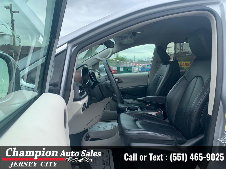 2018 Chrysler Pacifica Touring L FWD, available for sale in Jersey City, New Jersey | Champion Auto Sales. Jersey City, New Jersey 2018 Chrysler Pacifica Touring L FWD, available for sale in Jersey City, New Jersey | Champion Auto Sales. Jersey City, New Jersey