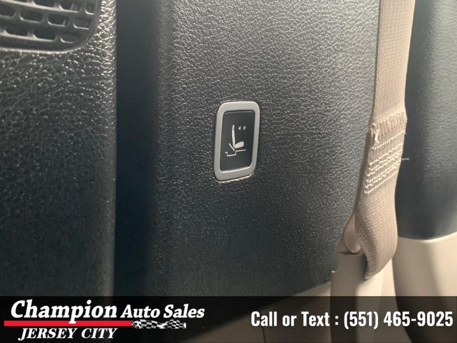 2018 Chrysler Pacifica Touring L FWD, available for sale in Jersey City, New Jersey | Champion Auto Sales. Jersey City, New Jersey 2018 Chrysler Pacifica Touring L FWD, available for sale in Jersey City, New Jersey | Champion Auto Sales. Jersey City, New Jersey