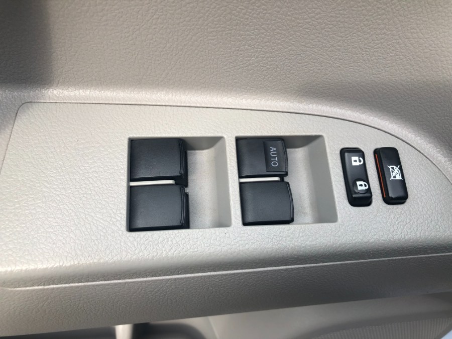 2010 Toyota Highlander 4WD 4dr V6 Base, available for sale in Bristol, Connecticut | Bristol Auto Center LLC. Bristol, Connecticut 2010 Toyota Highlander 4WD 4dr V6 Base, available for sale in Bristol, Connecticut | Bristol Auto Center LLC. Bristol, Connecticut