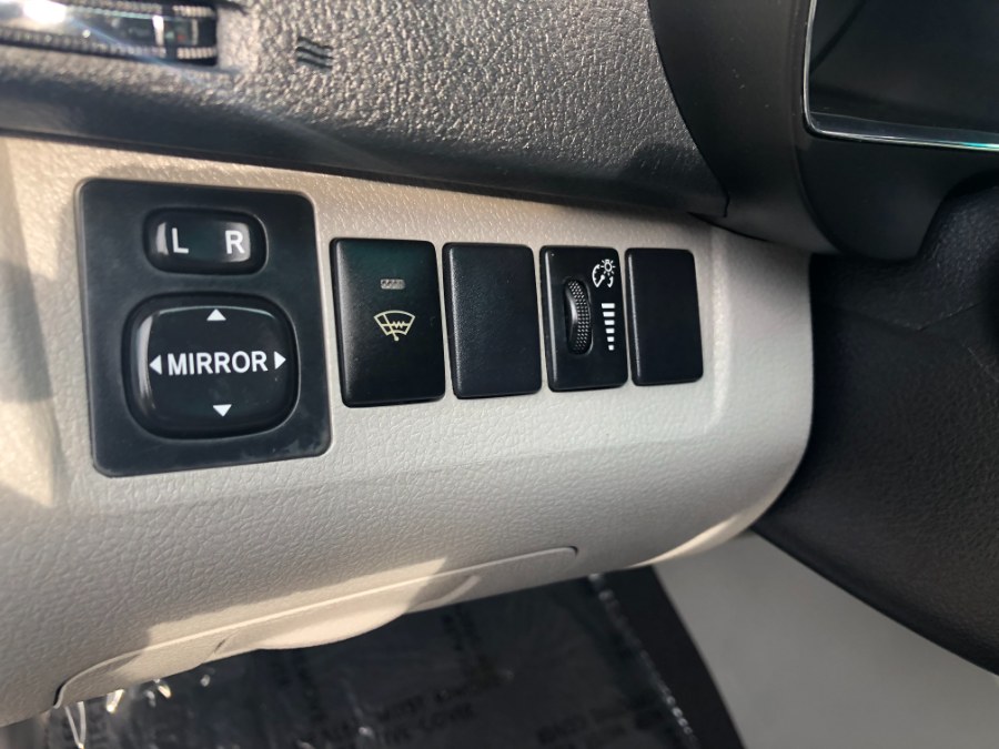 2010 Toyota Highlander 4WD 4dr V6 Base, available for sale in Bristol, Connecticut | Bristol Auto Center LLC. Bristol, Connecticut 2010 Toyota Highlander 4WD 4dr V6 Base, available for sale in Bristol, Connecticut | Bristol Auto Center LLC. Bristol, Connecticut